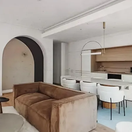 Beautiful House In Апартаменти Спліт